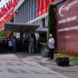 İstanbul B&uuml;y&uuml;kşehir Belediyesi &ouml;n&uuml;nde '15 Temmuz şehitleri' anıldı