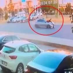 Koşarak yolun karşısına geçmeye çalışan kişiye otomobil çarptı