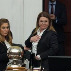 TBMM Başkanvekili Gülizar Biçer Karaca, mecliste rahatsızlandı