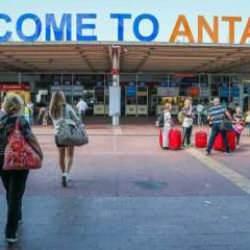 Antalya Havalimanı'nda yolcu ve uçak trafiği rekoru
