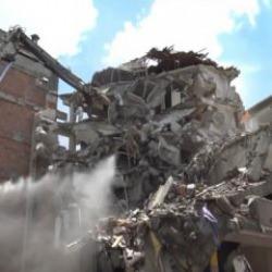 Avcılar'da 6 katlı apartman böyle yıkıldı