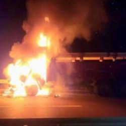 Çorum'da alev topuna dönen kamyon kullanılamaz hale geldi