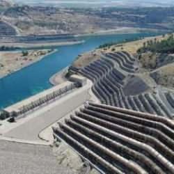 Ekonomiye yıllık 1,7 milyar dolar katkı sağlayan Atatürk Barajı 32 yaşında