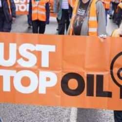 İngiltere'de iklim aktivistleri g&ouml;z altına alındı