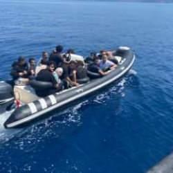 İzmir açıklarında 196 düzensiz göçmen yakalandı