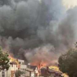 Kanada'da büyük yangın: Yerleşim yerlerine sıçradı