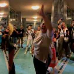 Köpekperestler TBMM'yi bastı! Siyasilerden Kurtulmuş'a çağrı