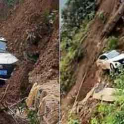 Ölümden saniyelerle kurtuldular: Heyelan otomobili böyle yuttu!