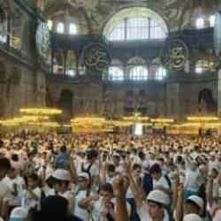 TÜGVA'nın yaz okuluna giden öğrenciler Ayasofya-i Kebir Cami-i Şerifi'nde buluştu