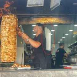 &Ccedil;areyi sırtlarına buz k&uuml;tlesi bağlamakta buldular: 'Hissedilen 80 derece'