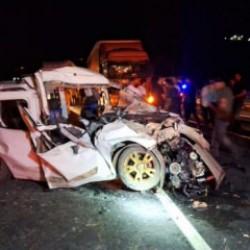 Erzincan'da feci kaza: 3 ölü, 3 yaralı