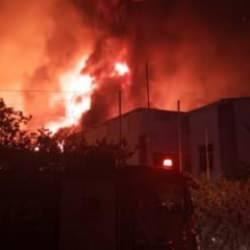 Avcılar'da mobilya fabrikasında büyük yangın