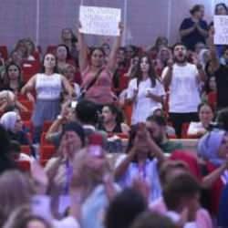 Özgür Özel haklarını arayan işçileri salondan attırdı