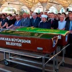 Torunu tarafından öldürülen, Abdüllatif Şener'in annesi toprağa verildi