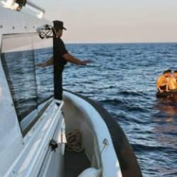 Yunan &ouml;l&uuml;me itti, T&uuml;rk Sahil G&uuml;venlik kurtardı!