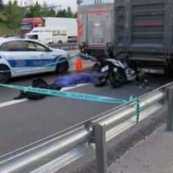 TEM Otoyolunda kamyonete arkadan çarpan motosiklet sürücüsü öldü