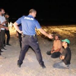 Aksaray'da ka&ccedil;ak g&ouml;&ccedil;menler arpa tarlasında yakalandı