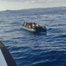  Ayvacık a&ccedil;ıklarında 33 ka&ccedil;ak g&ouml;&ccedil;men yakalandı, 15 ka&ccedil;ak g&ouml;&ccedil;men kurtarıldı