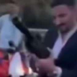 Bakan Yerlikaya paylaştı: D&uuml;ğ&uuml;n konvoyunda silahlarla havaya ateş a&ccedil;an kişiler yakalandı