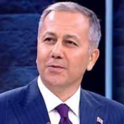 Bakan Yerlikaya, T&uuml;rkiye'deki Suriyeli sayısını a&ccedil;ıkladı: Transit rota olmaktan &ccedil;ıktık