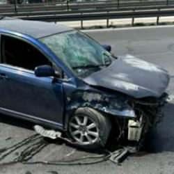 Beylikdüzü’nde makas atarak ilerleyen sürücü dehşeti! Kaza yapınca aracını bırakıp kaçtı