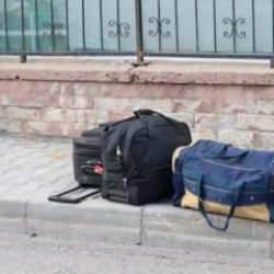 Cezaevinden ka&ccedil;tı, &ccedil;ocukların g&ouml;z&uuml; &ouml;n&uuml;nde eşini bı&ccedil;akladı!