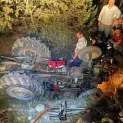 &Ccedil;orum'da devrilen trakt&ouml;r&uuml;n altında kalan s&uuml;r&uuml;c&uuml; &ouml;ld&uuml;