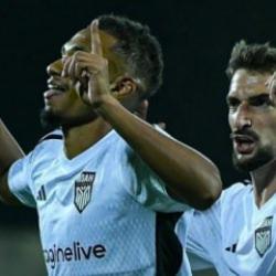 Konferans Ligi'nde enfes gol! Kaleci kendi kalesinden attı