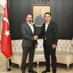 Mecnun Otyakmaz’dan Sivasspor’a ziyaret