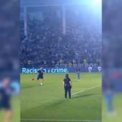 Talihsiz kaza kamerada! Penaltı atarken ayağını kırdı...