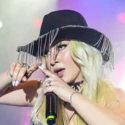 Ameliyata giren Ece Se&ccedil;kin'den sağlık durumuyla ilgili a&ccedil;ıklama