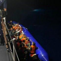 Ayvalık a&ccedil;ıklarında 14'&uuml; &ccedil;ocuk 32 d&uuml;zensiz g&ouml;&ccedil;men yakalandı