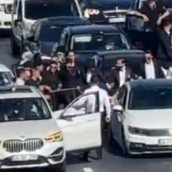 Bakırk&ouml;y D-100&rsquo;de magandalar karayolunu kapatıp halay &ccedil;ekti