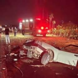 İkiye b&ouml;l&uuml;nen ara&ccedil;tan 5 kişilik mucize kurtuluş