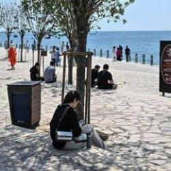 İstanbul'da nemli ve sıcak havadan bunalanlar plaj ve parklara akın etti