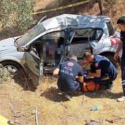 K&ouml;peğe &ccedil;arpmamak isteyen s&uuml;r&uuml;c&uuml; kaza yaptı: 2 kişi &ouml;ld&uuml;