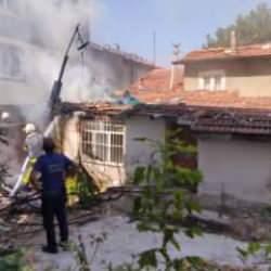 Kullanılmayan m&uuml;stakil evde &ccedil;ıkan yangın paniğe neden oldu