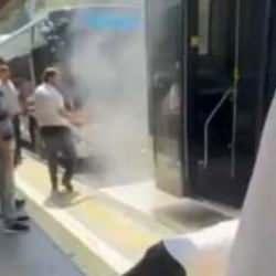 Metrobüste yangın paniği: Dumanlar yükseldi!