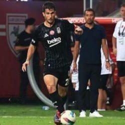 Necip Uysal, Beşiktaş tarihine geçti!
