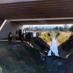 Baba oğlu ayıran korkunç kaza: Otomobil köprüden uçtu! 