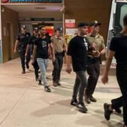 &lsquo;G&uuml;r&uuml;lt&uuml;' ihbarı &uuml;zerine gidilen evden 10 ka&ccedil;ak g&ouml;&ccedil;men &ccedil;ıktı