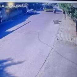 Sarıyer’de feci kaza kamerada! İETT otobüsü motosikletliye çarptı