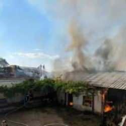 Yangında evleri küle döndü