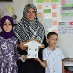 10 yaşındaki Meryem biriktirdiği har&ccedil;lıklarını Filistin'e g&ouml;nderdi