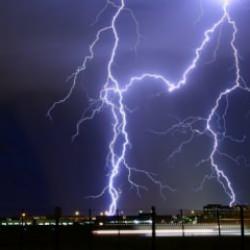 Yıldırım d&uuml;şmesi sonucu 7 kişi hayatını kaybetti!