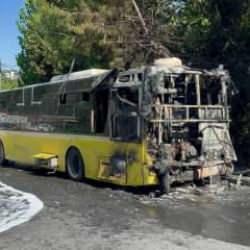 Yine İETT yine yangın! Park halindeyken alev alev yandı