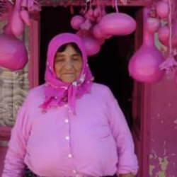 Ispartalı Sakine teyzenin her şeyi 'pembe': Onu görmek için kilometrelerce yol yapıyorlar