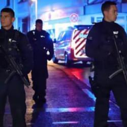 Almanya'da bı&ccedil;aklı saldırı: &Ccedil;ok sayıda &ouml;l&uuml; ve yaralı var!