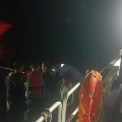 Ayvacık a&ccedil;ıklarında s&uuml;r&uuml;klenen bottaki 8 d&uuml;zensiz g&ouml;&ccedil;men kurtarıldı