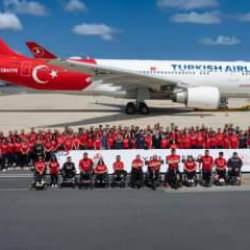 Bakan Bak milli sporcuları Fransa'ya uğurladı